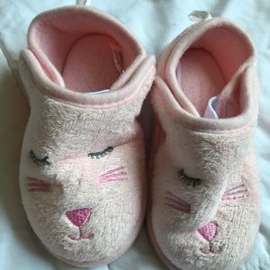 EUC soft and adorable kitten slippers!